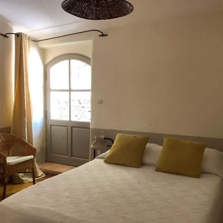 Dom wakacyjny Stylish House With Heated Pool In
