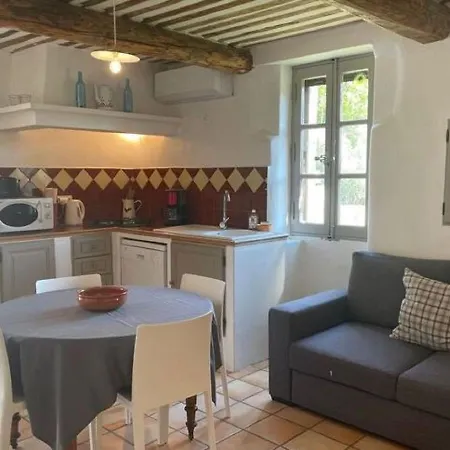 Stylish House With Heated Pool In Dom wakacyjny Lacoste (Vaucluse)