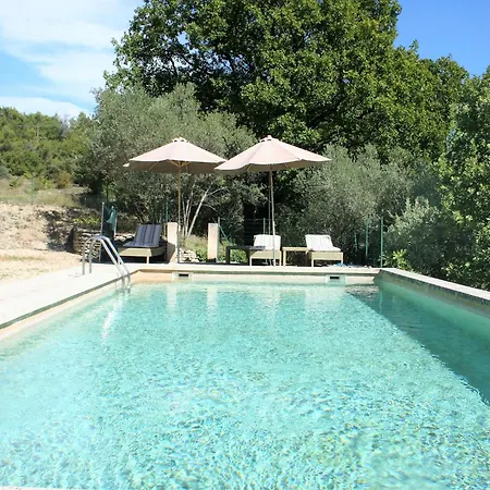 Dom wakacyjny Stylish House With Heated Pool In *